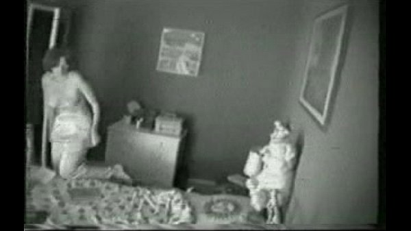 Hidden cam catches masturbation of woman on bed